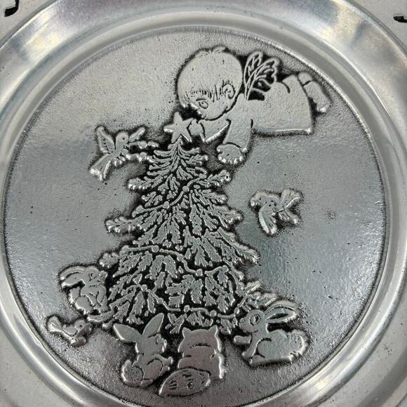 Wilton Pewter Plate The First Christmas Tree Vintage 1984 Wall Hanger 7.5 Inch - Picture 4 of 8